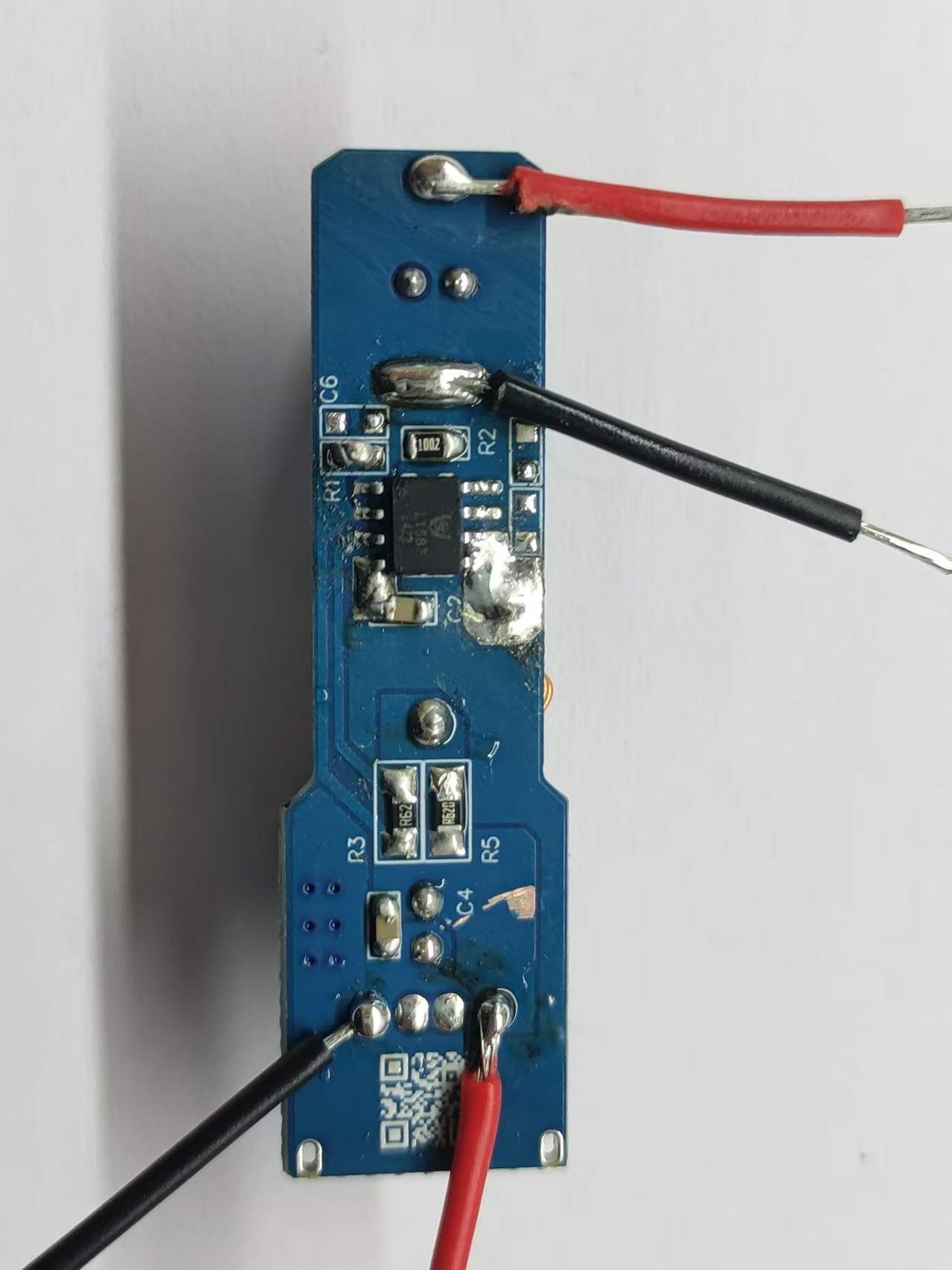 开云手机平台1587 输入19V 输出16.8V 电流1.5A降压恒压IC